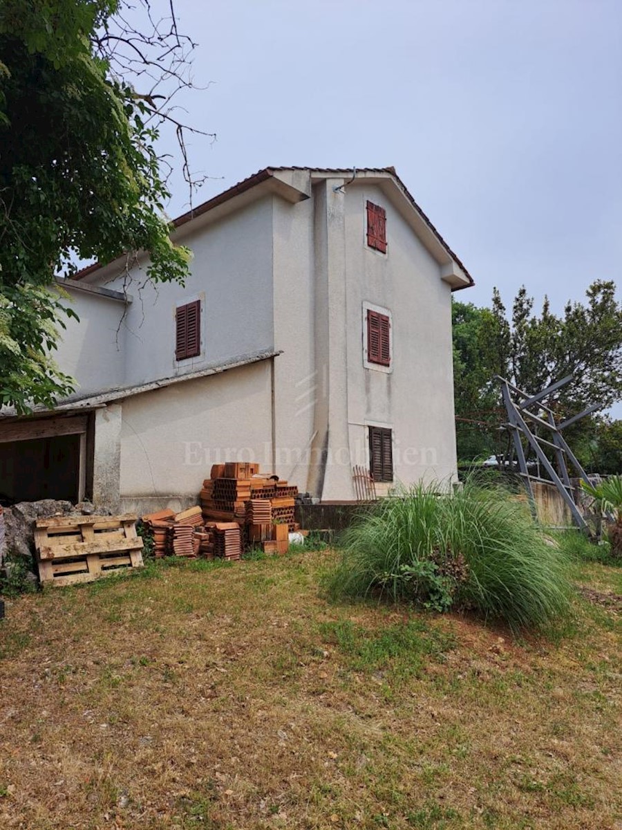 Old stone house for renovation, near Malinska