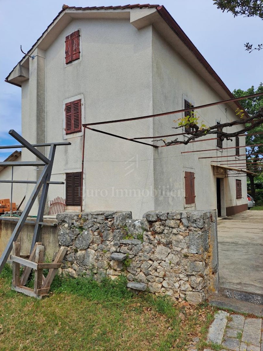 Old stone house for renovation, near Malinska