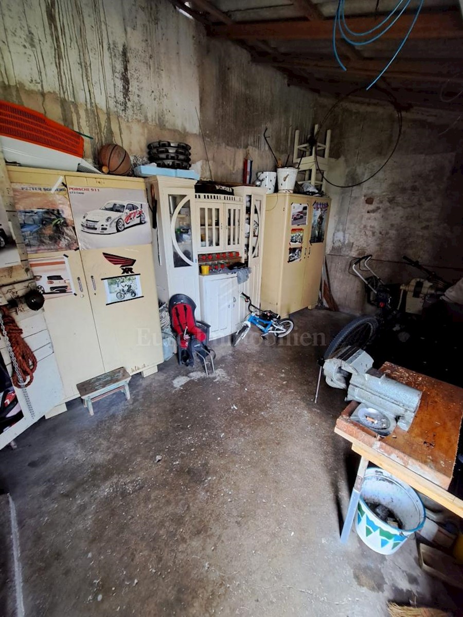 Old stone house for renovation, near Malinska