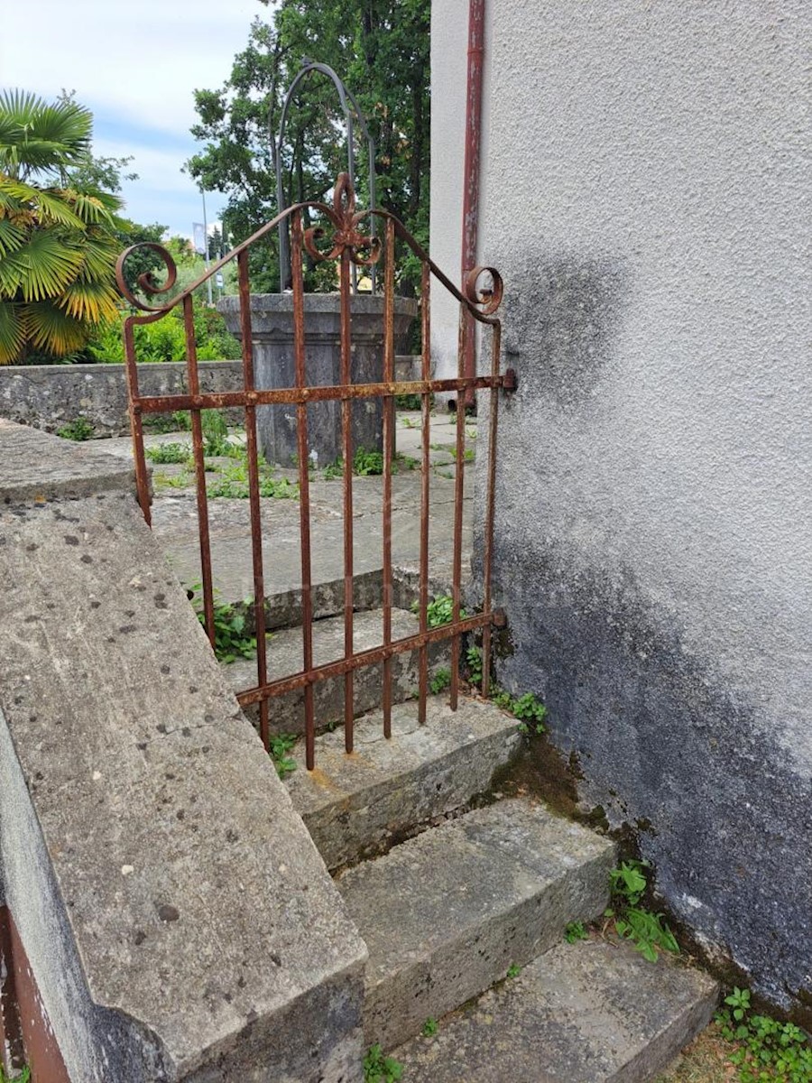 Old stone house for renovation, near Malinska