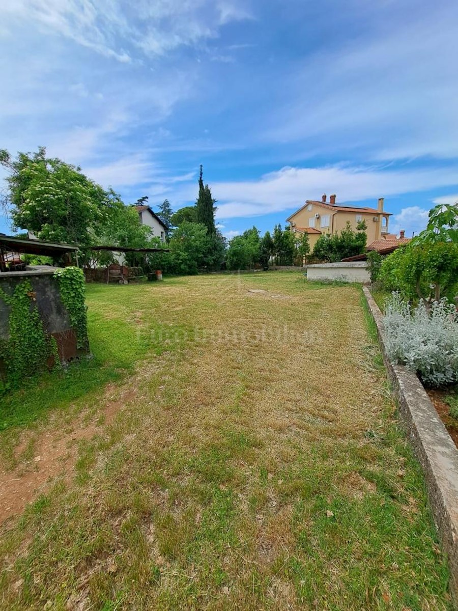 Old stone house for renovation, near Malinska