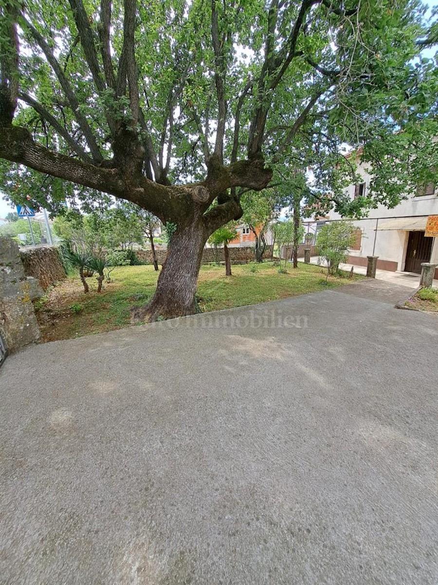 Old stone house for renovation, near Malinska