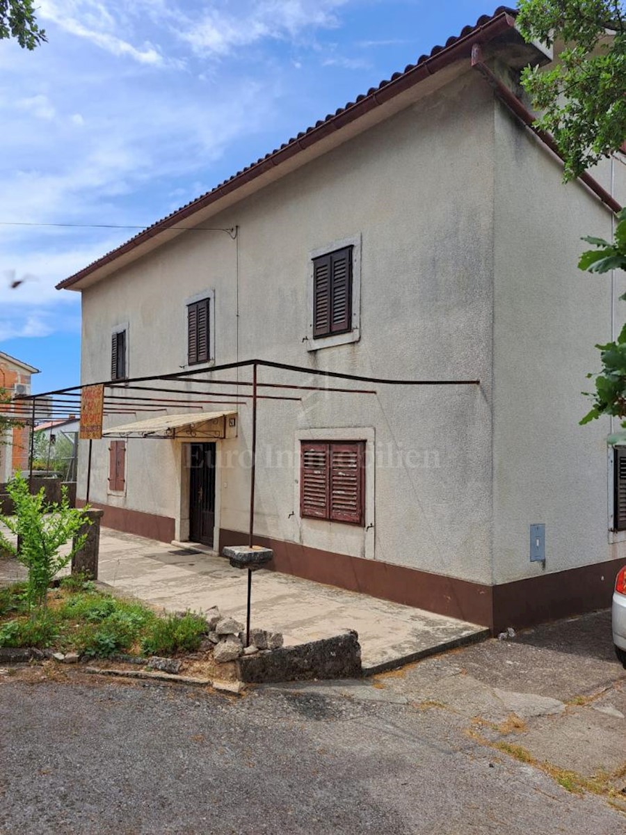 Old stone house for renovation, near Malinska