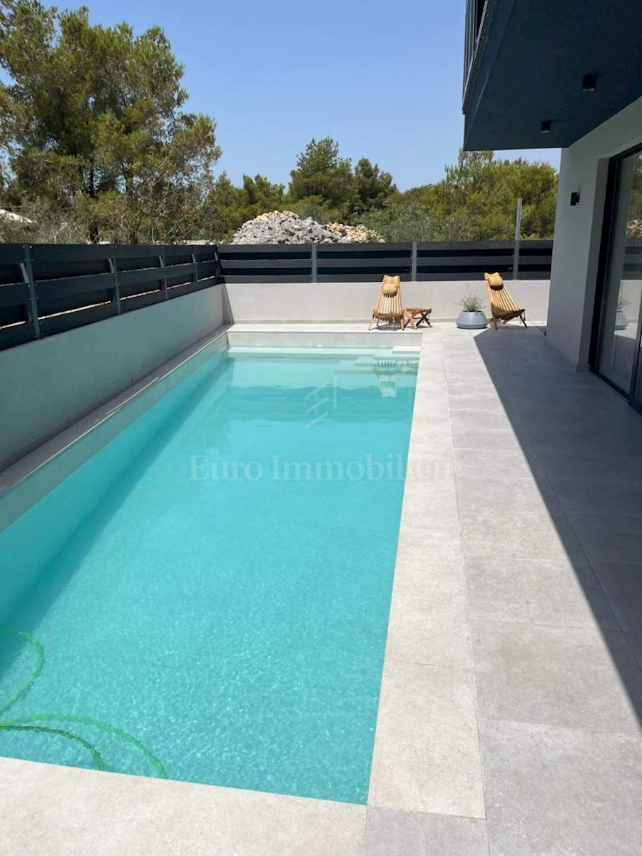 Exclusive villa with pool near Vodice