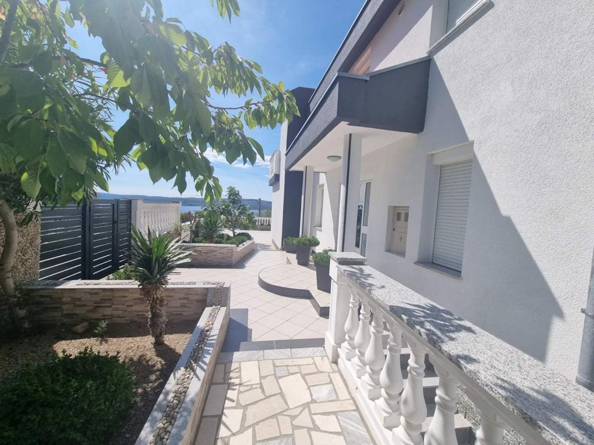 House with swimming pool and beautiful view of the sea