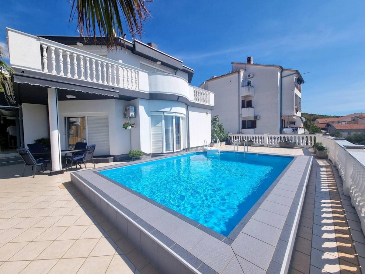 House with swimming pool and beautiful view of the sea