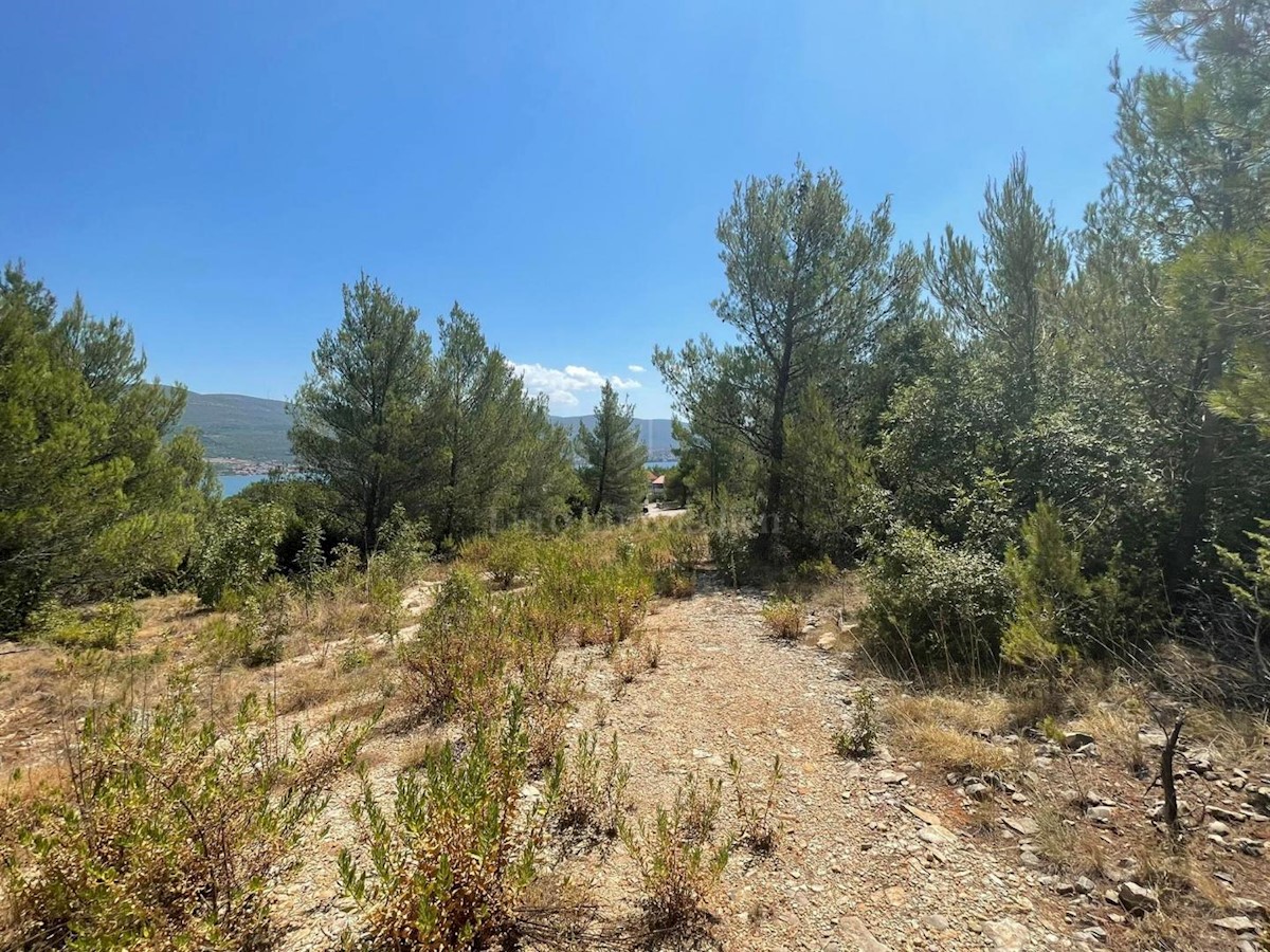 Building land in a great location, Pridraga