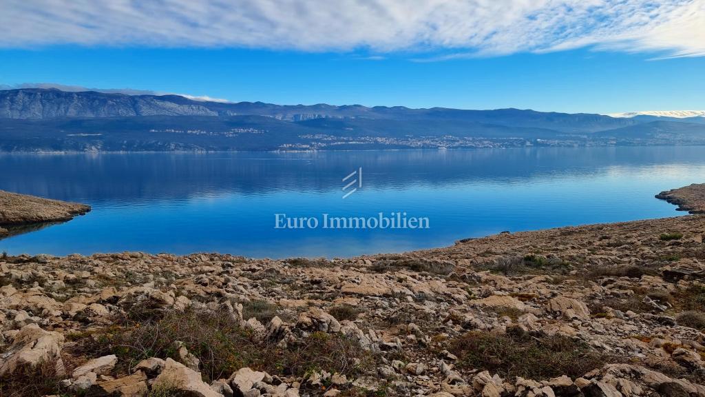 Casa in pietra nella natura selvaggia, 300 m dal mare, isola di Krk