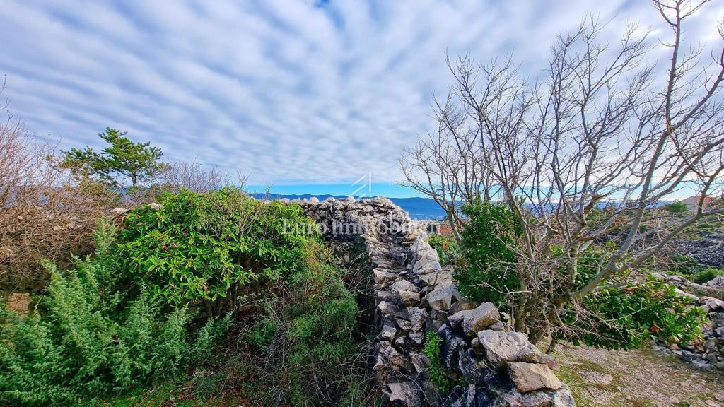 Casa in pietra nella natura selvaggia, 300 m dal mare, isola di Krk