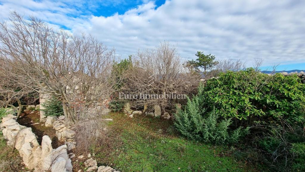 Casa in pietra nella natura selvaggia, 300 m dal mare, isola di Krk