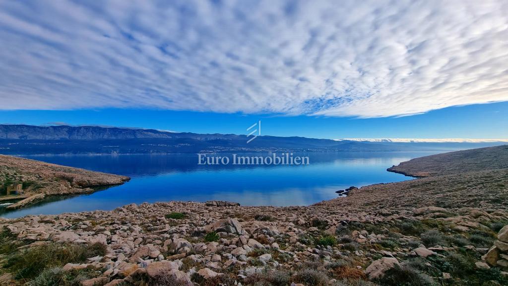 Casa in pietra nella natura selvaggia, 300 m dal mare, isola di Krk