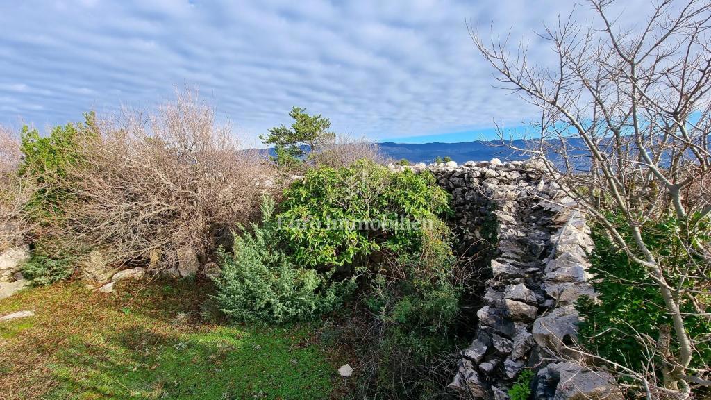 Casa in pietra nella natura selvaggia, 300 m dal mare, isola di Krk