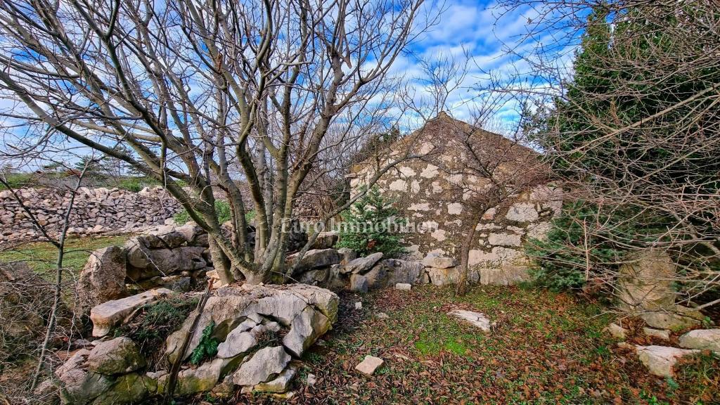 Casa in pietra nella natura selvaggia, 300 m dal mare, isola di Krk