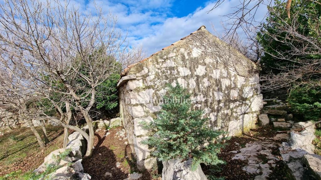 Casa in pietra nella natura selvaggia, 300 m dal mare, isola di Krk