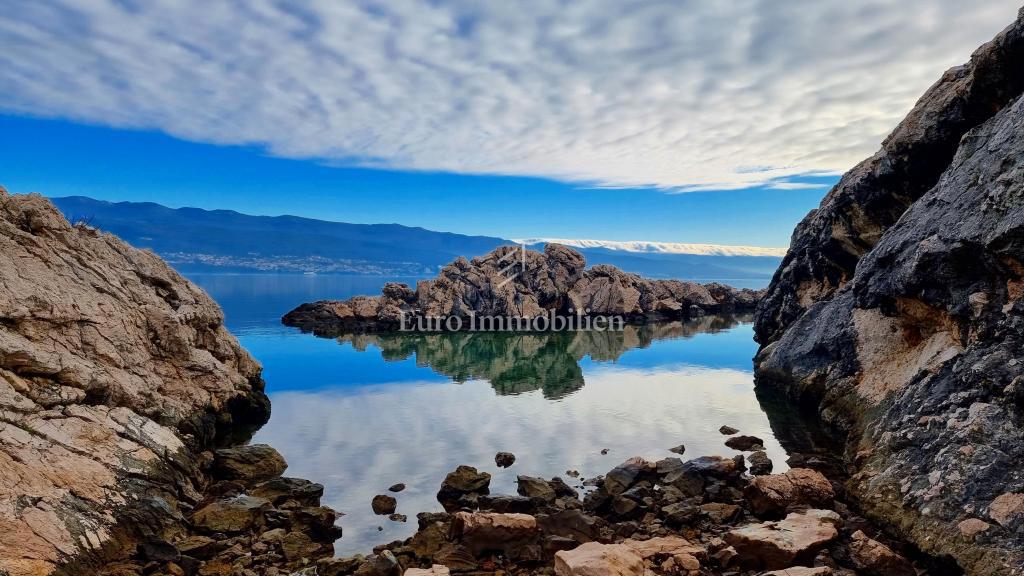 Casa in pietra nella natura selvaggia, 300 m dal mare, isola di Krk