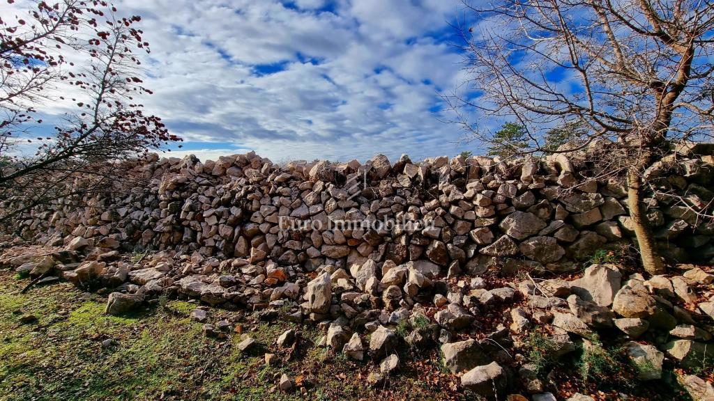 Casa in pietra nella natura selvaggia, 300 m dal mare, isola di Krk