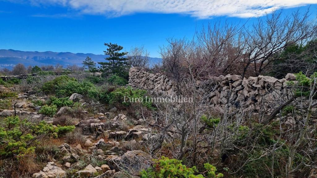 Casa in pietra nella natura selvaggia, 300 m dal mare, isola di Krk