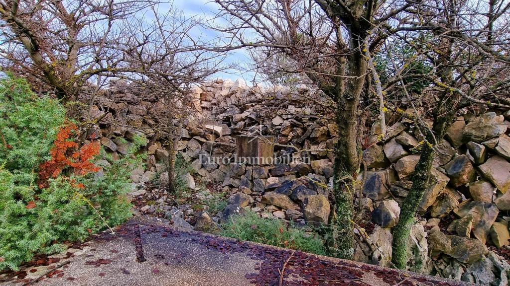 Casa in pietra nella natura selvaggia, 300 m dal mare, isola di Krk