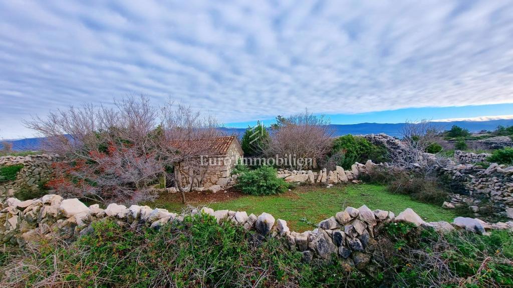 Casa in pietra nella natura selvaggia, 300 m dal mare, isola di Krk