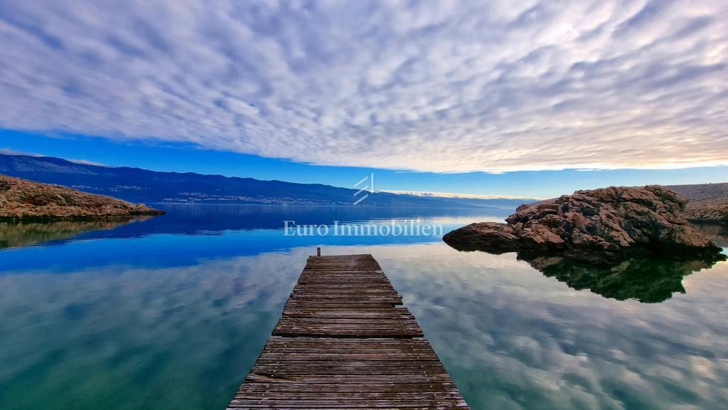 Casa in pietra nella natura selvaggia, 300 m dal mare, isola di Krk