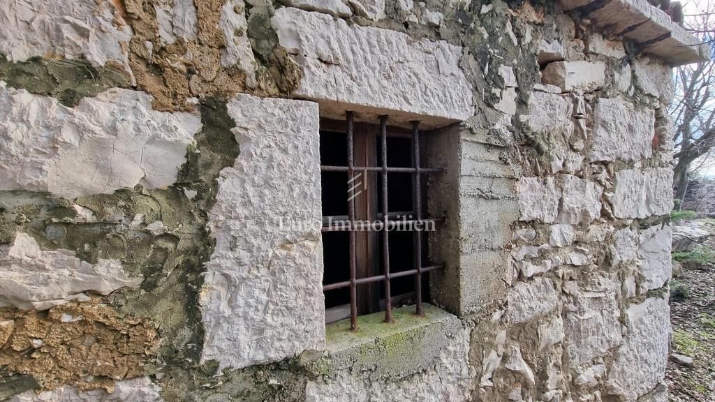 Casa in pietra nella natura selvaggia, 300 m dal mare, isola di Krk