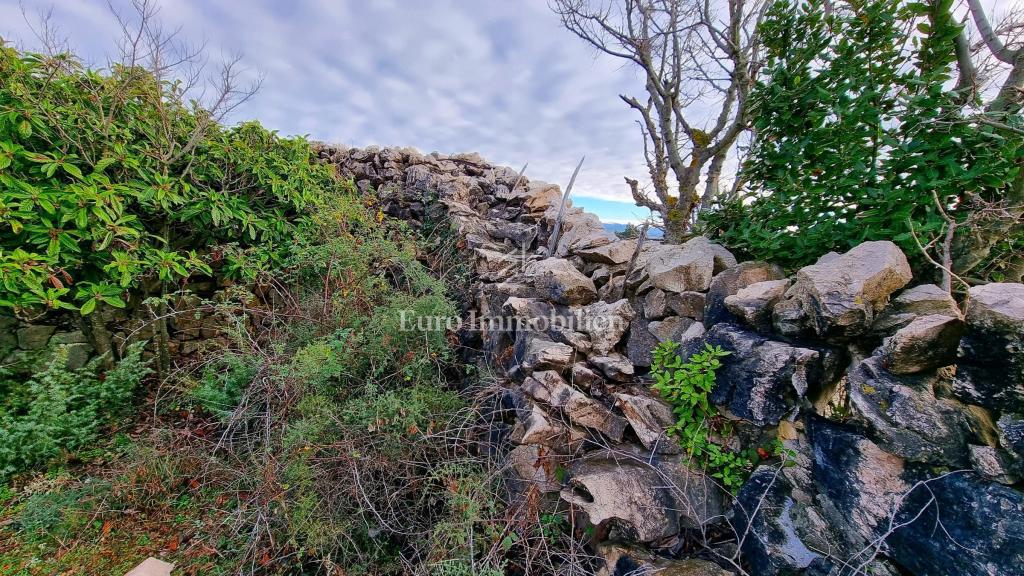 Casa in pietra nella natura selvaggia, 300 m dal mare, isola di Krk