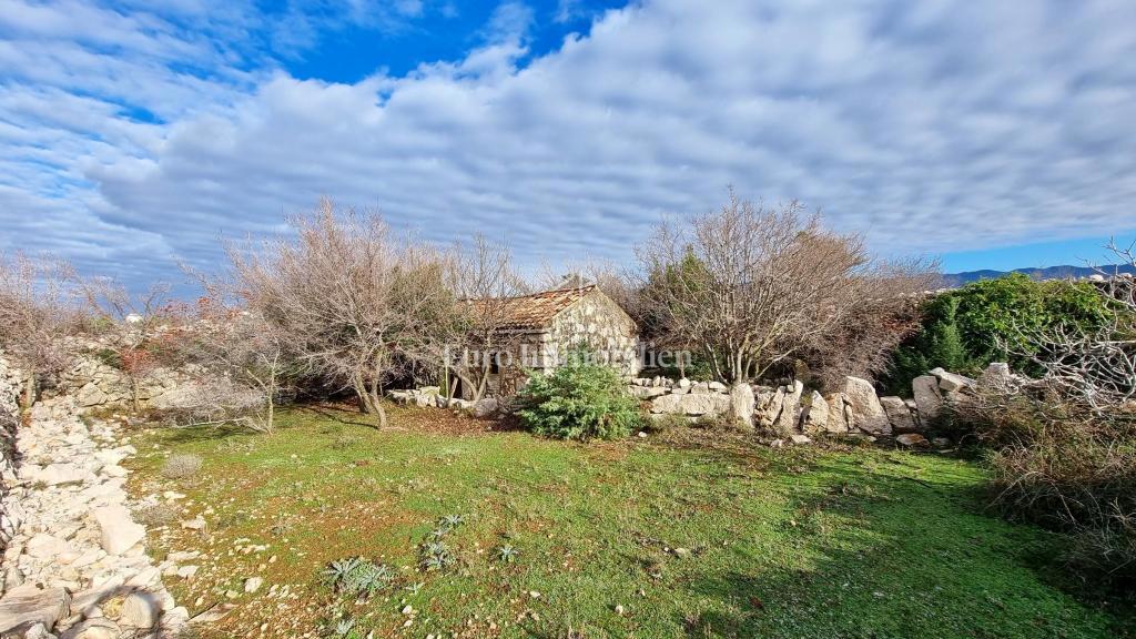 Casa in pietra nella natura selvaggia, 300 m dal mare, isola di Krk