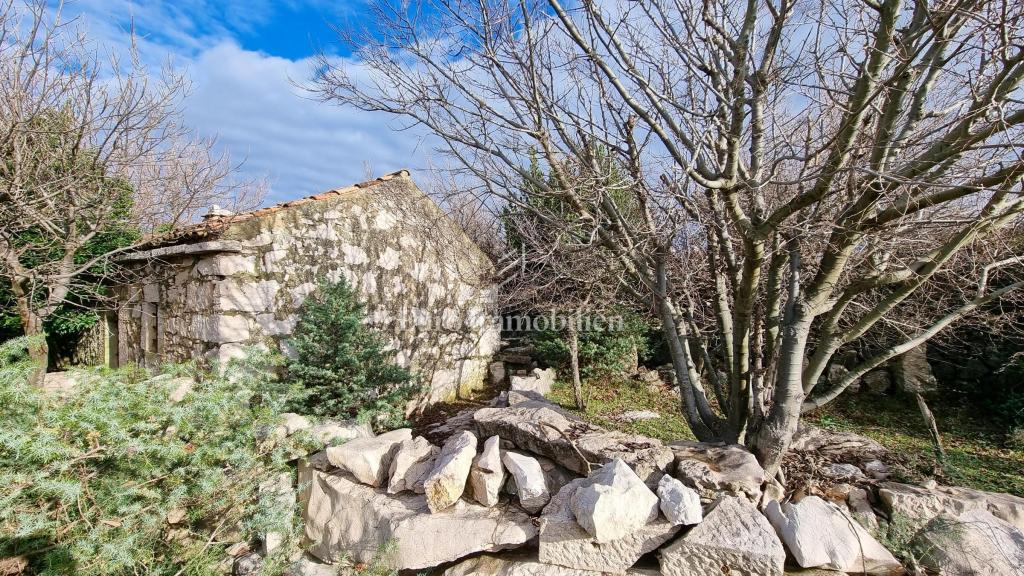 Casa in pietra nella natura selvaggia, 300 m dal mare, isola di Krk