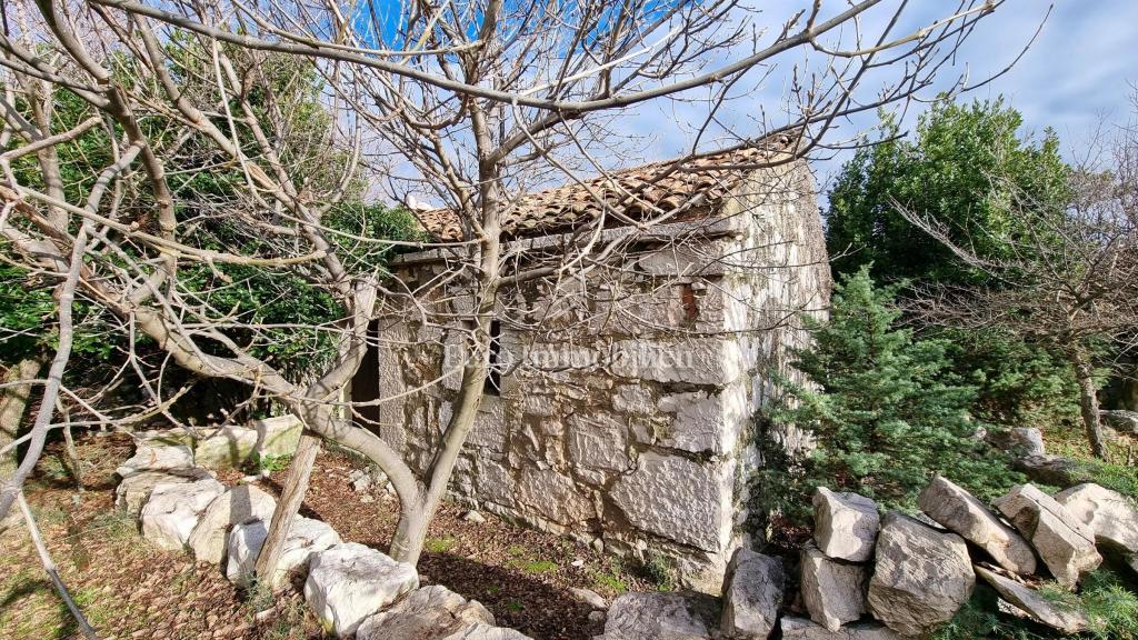 Casa in pietra nella natura selvaggia, 300 m dal mare, isola di Krk