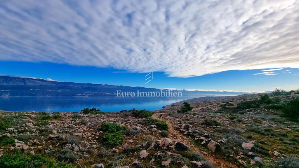 Casa in pietra nella natura selvaggia, 300 m dal mare, isola di Krk