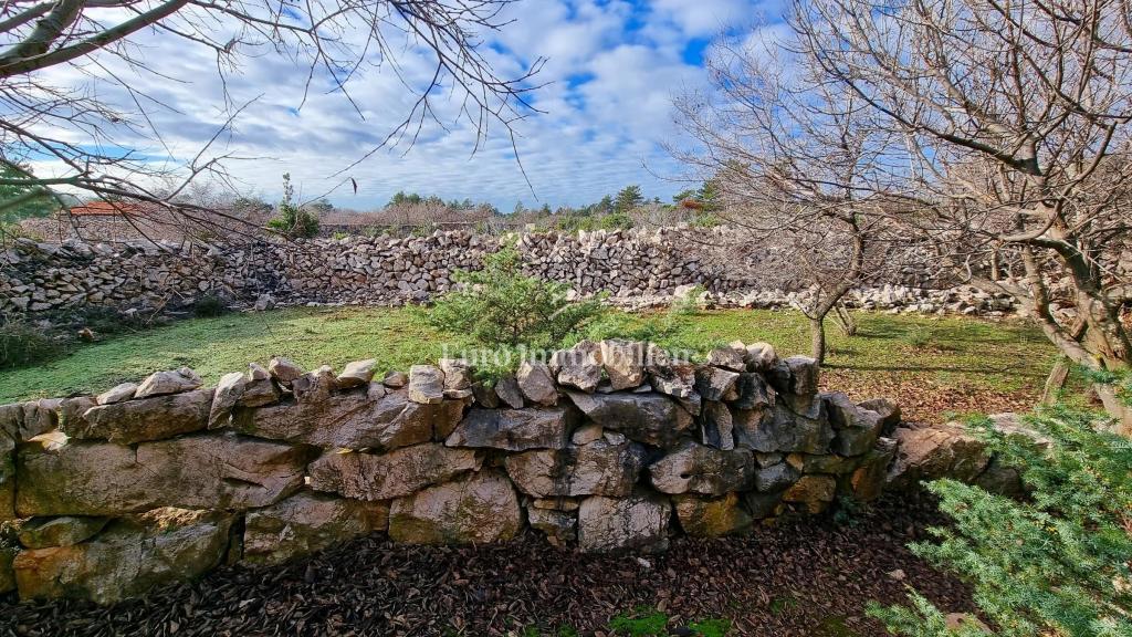 Casa in pietra nella natura selvaggia, 300 m dal mare, isola di Krk