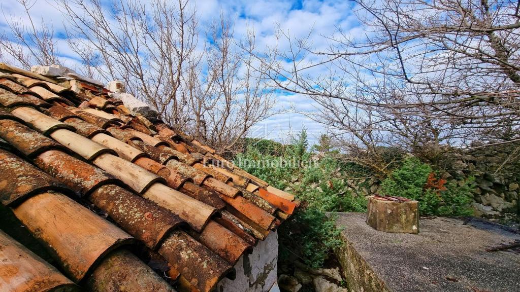 Casa in pietra nella natura selvaggia, 300 m dal mare, isola di Krk