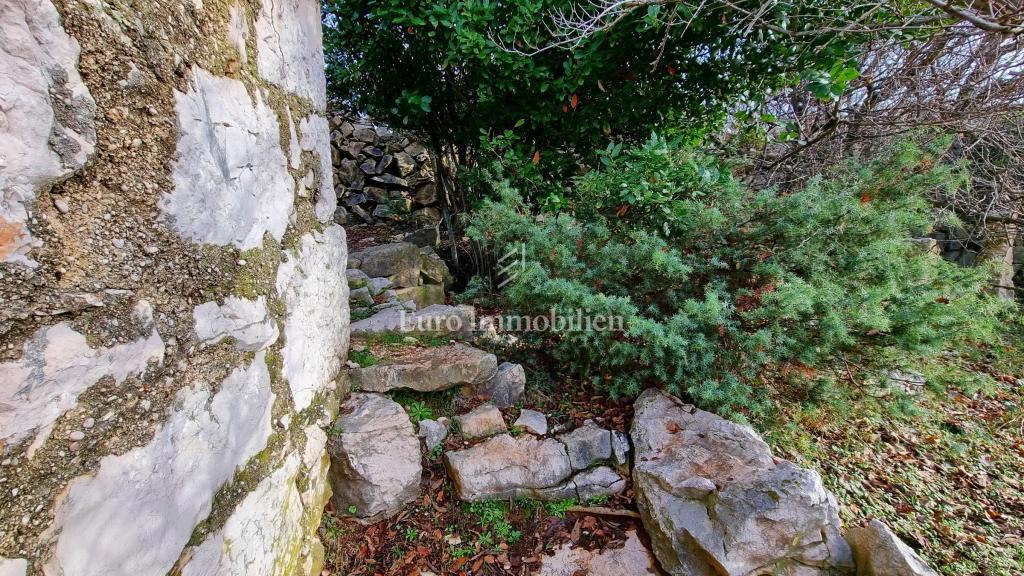 Casa in pietra nella natura selvaggia, 300 m dal mare, isola di Krk