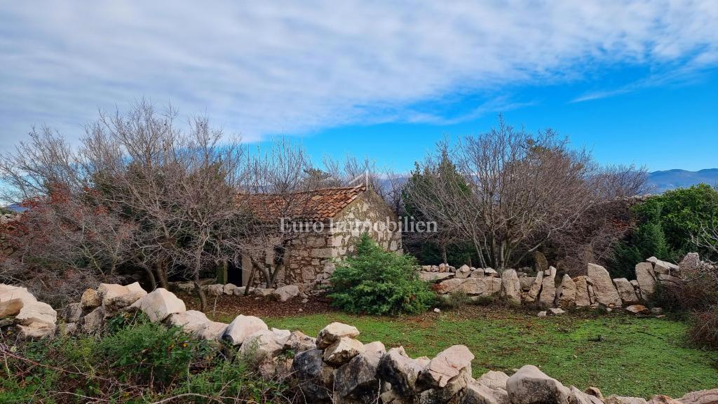 Casa in pietra nella natura selvaggia, 300 m dal mare, isola di Krk