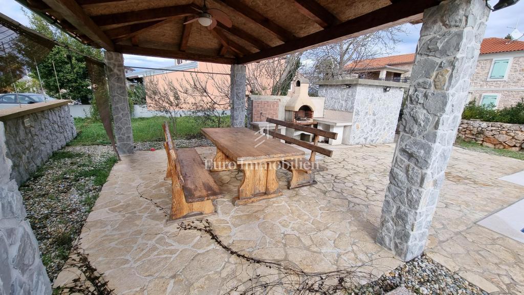 Casa rustica in pietra con piscina, Malinska, dintorni