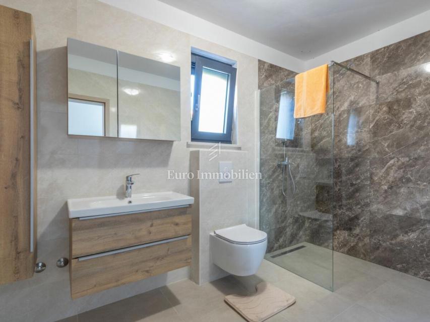 New construction! Modern house with pool, Labin