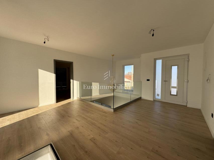 Villa moderna con piscina in costruzione, nelle vicinanze di Labin