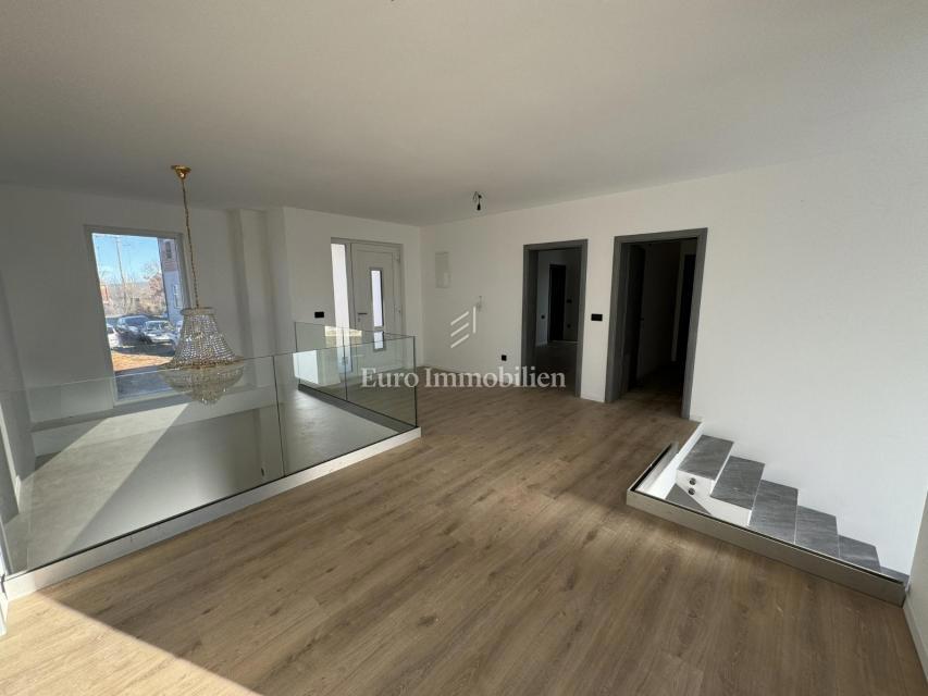 Villa moderna con piscina in costruzione, nelle vicinanze di Labin