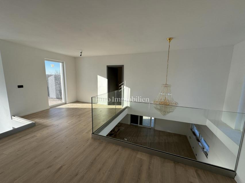 Villa moderna con piscina in costruzione, nelle vicinanze di Labin