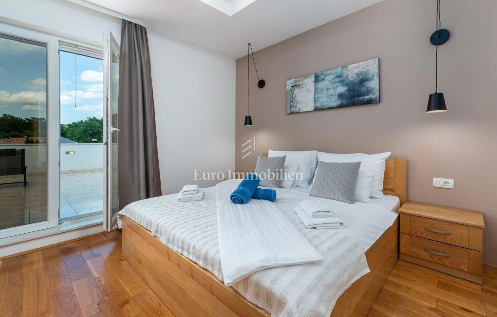 Dintorni di Rovigno, bellissima villa con due piscine e sauna