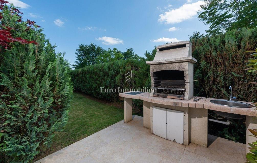 Dintorni di Rovigno, bellissima villa con due piscine e sauna