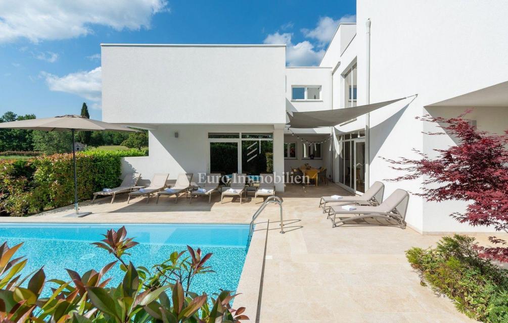 Dintorni di Rovigno, bellissima villa con due piscine e sauna