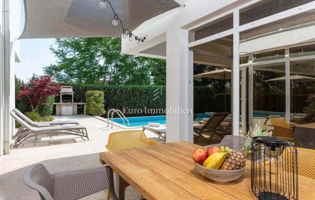 Dintorni di Rovigno, bellissima villa con due piscine e sauna