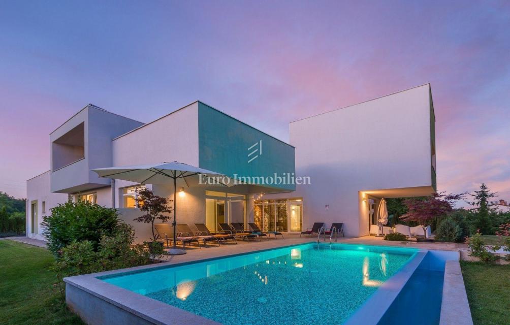 Dintorni di Rovigno, bellissima villa con due piscine e sauna