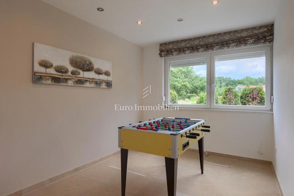 Dintorni di Rovigno, bellissima villa con due piscine e sauna