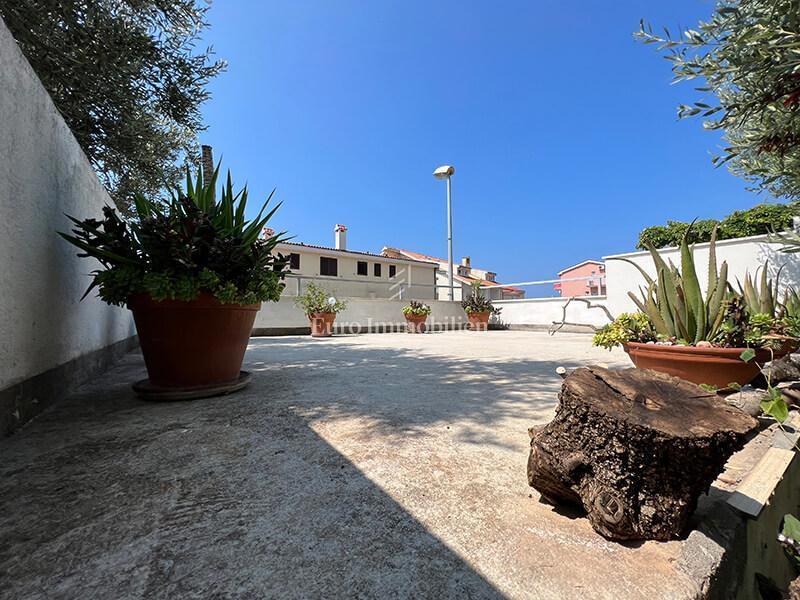 Makarska - grazioso appartamento con garage e giardino