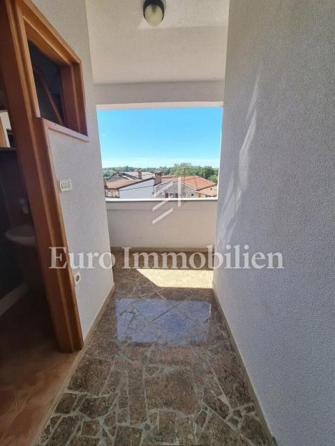 Potenziale! Casa in pietra con 2300 mq di terreno edificabile