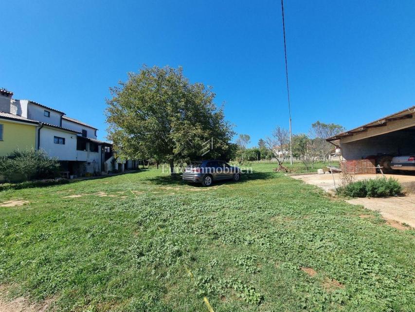 Potenziale! Casa in pietra con 2300 mq di terreno edificabile