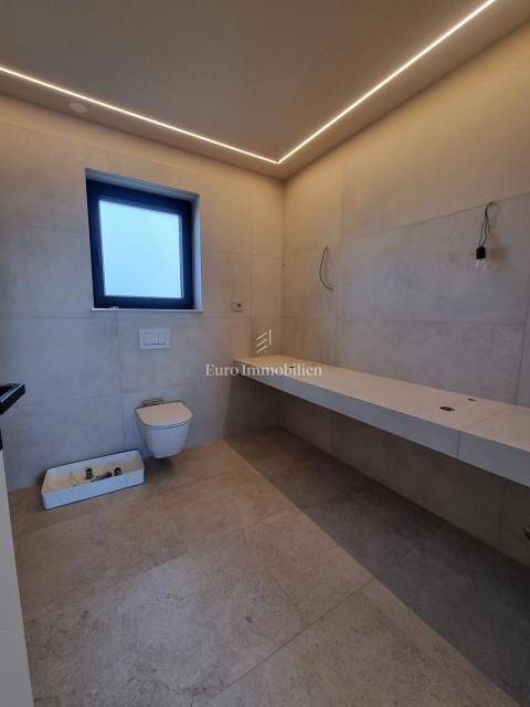 DINTORNI DI PARENZO - Villa moderna con terrazza panoramica, vista mare