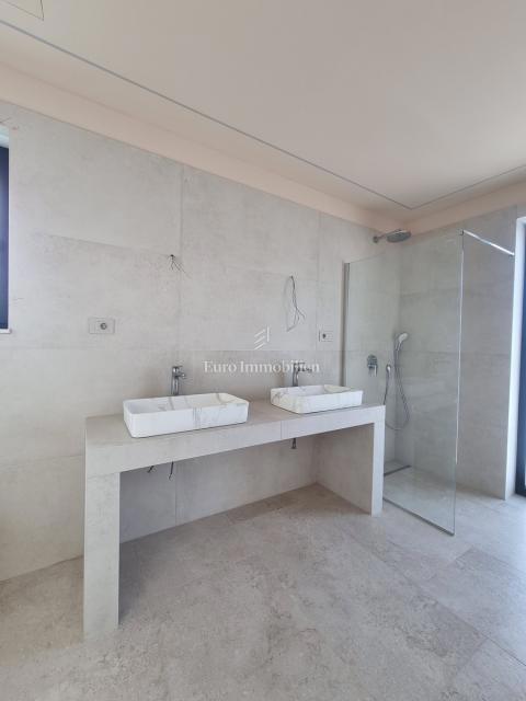 DINTORNI DI PARENZO - Villa moderna con terrazza panoramica, vista mare